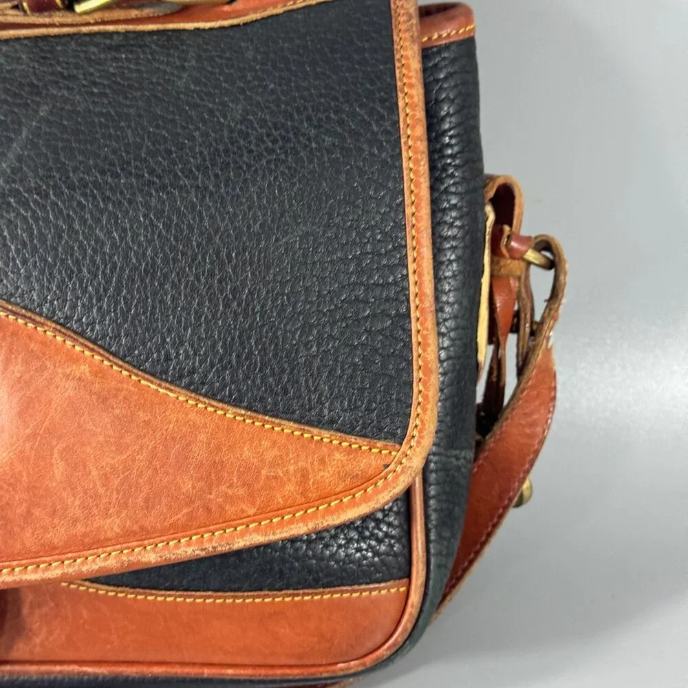 Vintage DOONEY & BOURKE BLACK ALL WEATHER LEATHER Crossbody Shoulder Purse - Picture 3 of 13